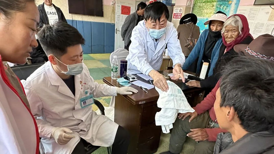 崇州二医院赴四川甘孜州开展医疗援助